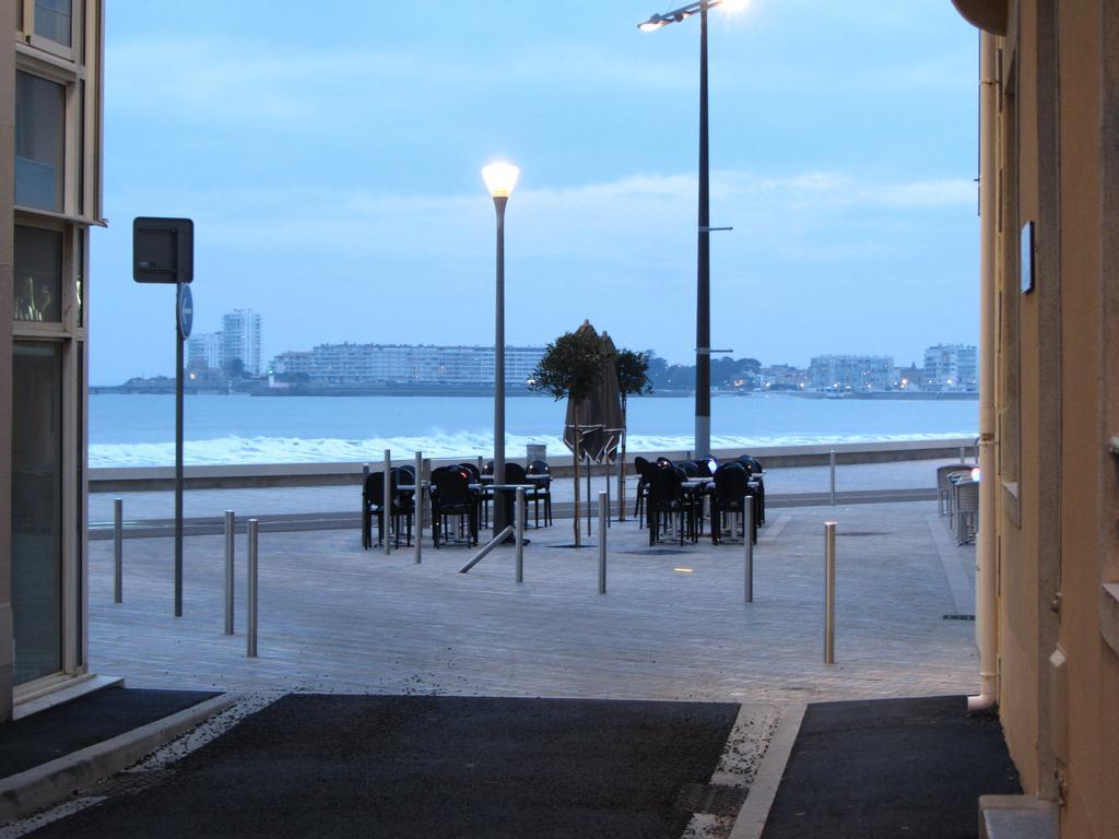 Hotel & Cantine De La Plage Les Sables-dʼOlonne Екстериор снимка