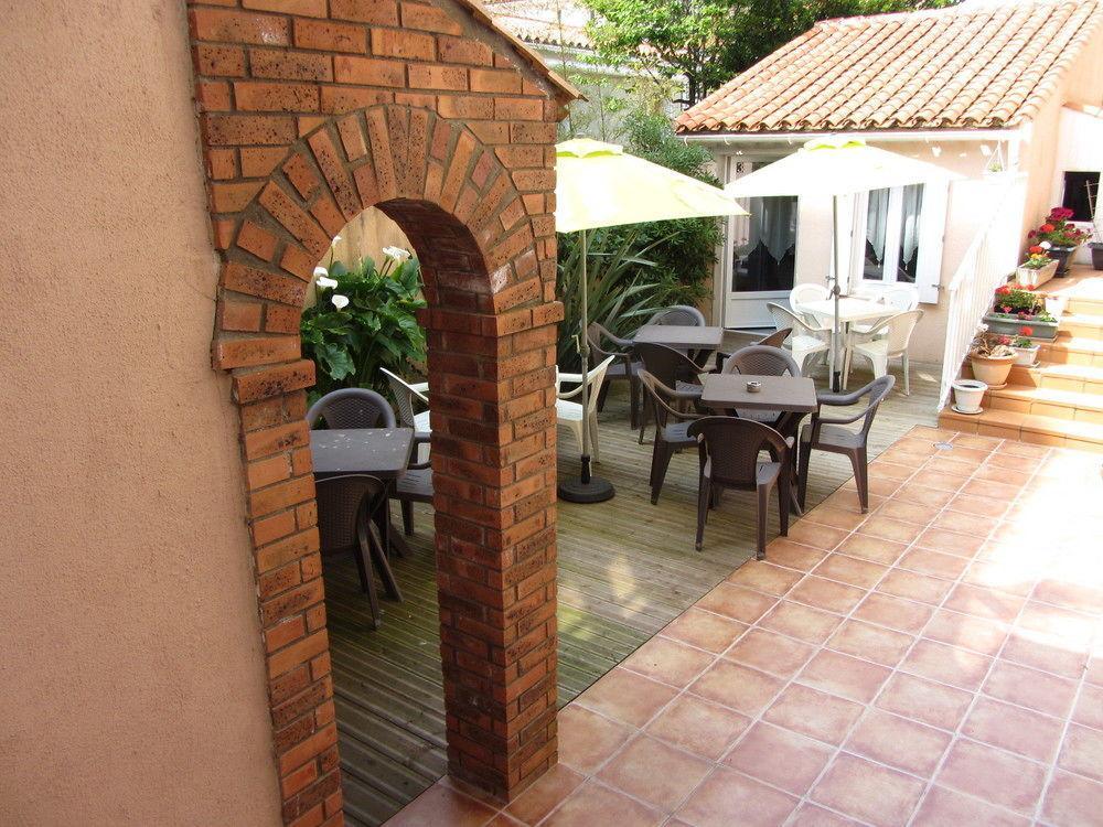 Hotel & Cantine De La Plage Les Sables-dʼOlonne Екстериор снимка